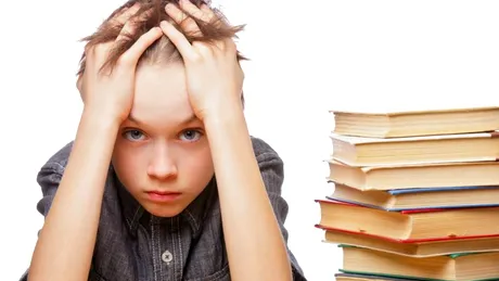 Cum îţi ajuţi copilul să-şi învingă anxietatea pentru şcoală?