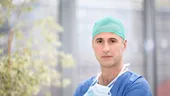 Premieră medicală în România: medicul Vlad Predescu a realizat primele intervenții ortopedice de protezare a genunchiului cu proteză 3D personalizată după anatomia pacientului