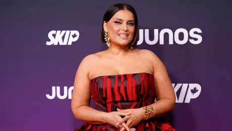 Nelly Furtado, din nou judecată pentru felul în care arată, după ce s-a îngrășat. Motivul pentru care femeile sunt tot timpul criticate pentru corpul lor