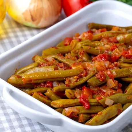 Rețetă turcească de post: păstăi în ulei de măsline! Preparatul aromat care se face rapid