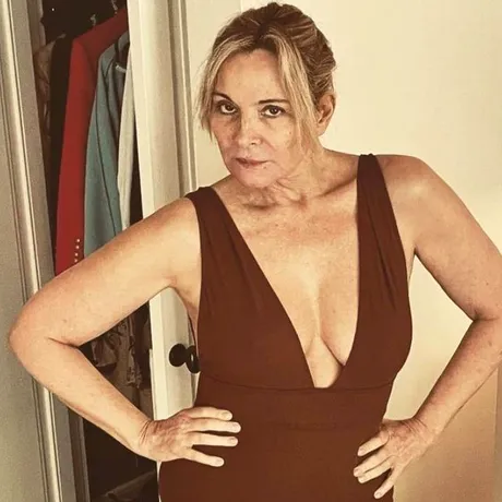 Kim Cattrall, în costum de baie la 70 de ani: cum se menține în formă actrița din „Sex and the City”