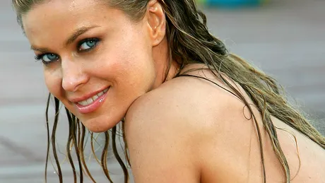 Cum arată BOMBA SEXY Carmen Electra la aproape 50 de ani