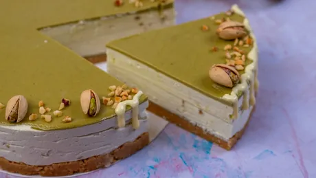 Rețetă cheesecake cu fistic. Desertul cremos și incredibil de ușor de făcut