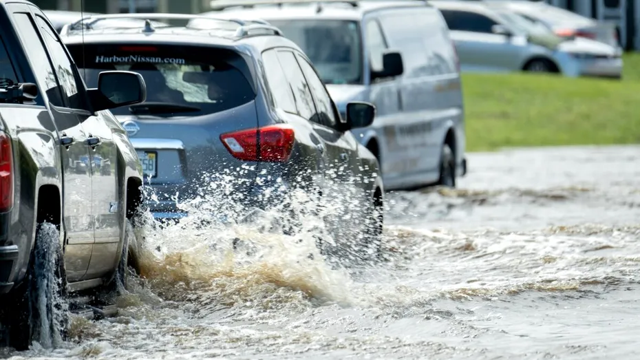Când scăpăm de ciclonul Barbara? Sud-estul României, sub cod roșu de ploi torențiale și furtuni violente