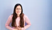 Arsura după masă nu este „normală”. Semnalul de alarmă pe care mulți îl ignoră și ce poate ascunde