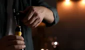 Metoda ieftină și ingenioasă prin care poți păstra vinul deschis. Trucul de care ai nevoie