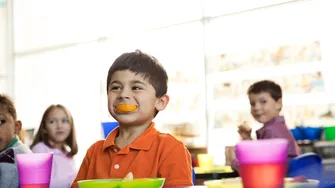 Guvernul propune majorarea bugetului pentru masa caldă a elevilor! Programul național ”Masă sănătoasă” va continua și în 2026