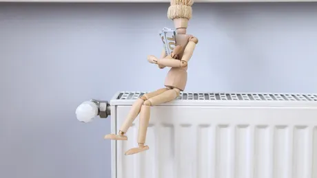 Trucul ingenios care reduce factura la căldură! Ce poți pune în spatele caloriferului ca să economisești energie