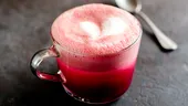 Rețetă de latte de sfeclă roșie: cremos, sănătos, delicios. Doar amesteci ingredientele!