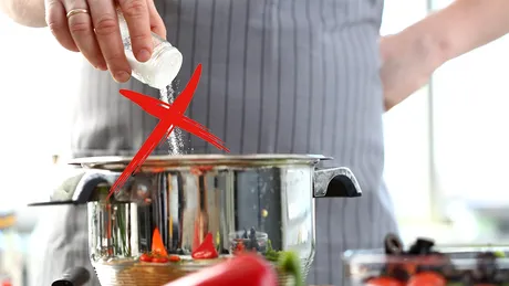 Cu ce să înlocuiești sarea, dacă faci ciorbă și ai rămas fără. Care este cea mai bună opțiune