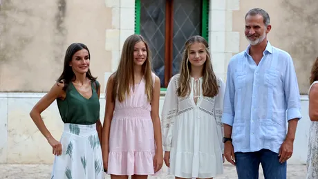 Portret de familie: cum arată fiicele reginei Letizia. Au moștenit frumusețea mamei