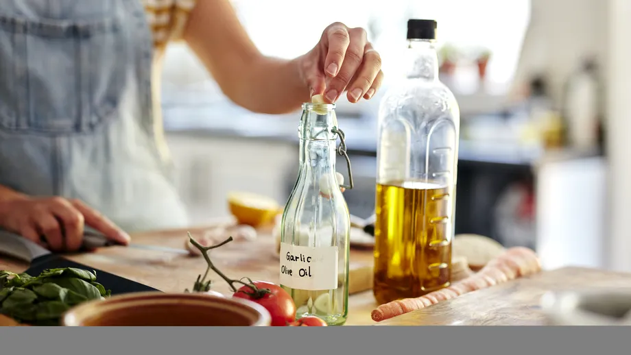 Uleiuri din bucătărie pe care să le folosești pentru părul uscat sau lipsit de strălucire