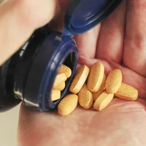 Vitamina B12 nu crește după ce iei suplimente? Medicamentele și bolile care pot afecta absorbția