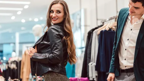 Ce haine să porți dacă vrei să pari mai înaltă. Trucul pentru femeile minione