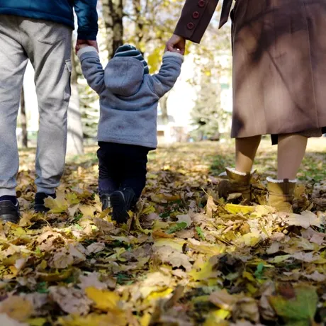 Zile libere pentru părinți în 2025. Ce prevede legea în cazul închiderii școlilor din cauza alertelor meteo