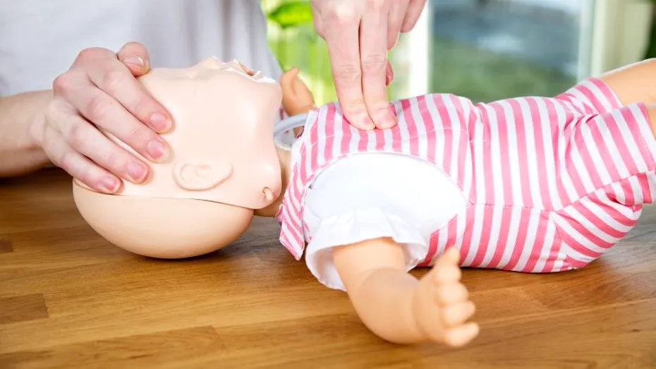 Primul ajutor la bebeluși. Cum se face corect reanimarea cardiorespiratorie?