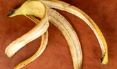 Nu mai arunca cojile de banană! Trucul simplu cu bicarbonat pe care îl poți încerca acasă