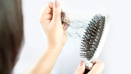 Cât păr e normal să pierzi zilnic și când să te îngrijorezi