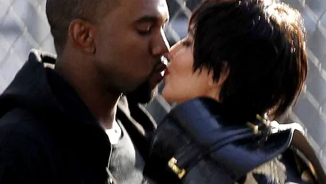 Kim Kardashian, tunsă scurt şi săruntându-se cu iubitul Kanye