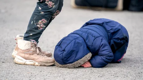 Imagini emoționante cu un copil de 3 ani după ce trece granița
