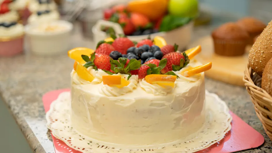 Prăjitura vedetă de Revelion. Cum se prepară tortul diplomat?