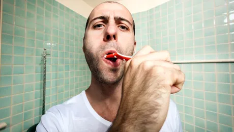 Impotența și spălatul pe dinți – care este legătura?