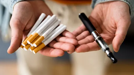 Serviciul Național de Sănătate din Anglia ar economisi peste 500 de milioane de lire sterline dacă jumătate dintre fumătorii adulți ar vapa