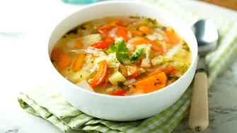 Rețetă ciorbă de castraveți murați. Ingredientele de care ai nevoie