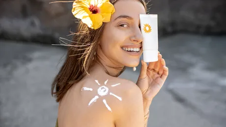 9 lucruri pe care un renumit medic dermatolog nu le-ar face niciodată în legătură cu crema de protecție solară