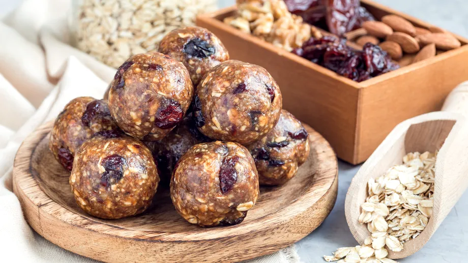 Biluțe energizante din 5 ingrediente. Fără coacere, de post, gata în 5 minute!