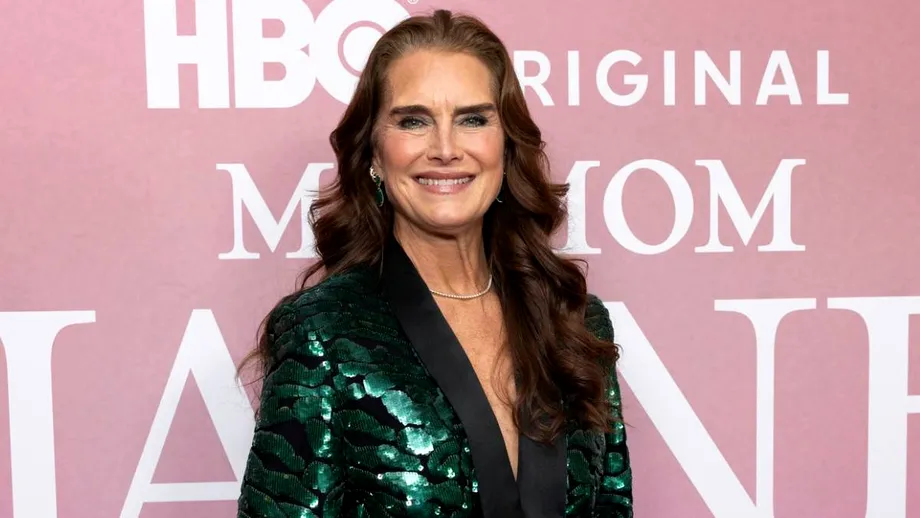 Brooke Shields, secretul pentru un abdomen plat, la 60 de ani. „10 minute. Chiar și atât e suficient să văd rezultate”