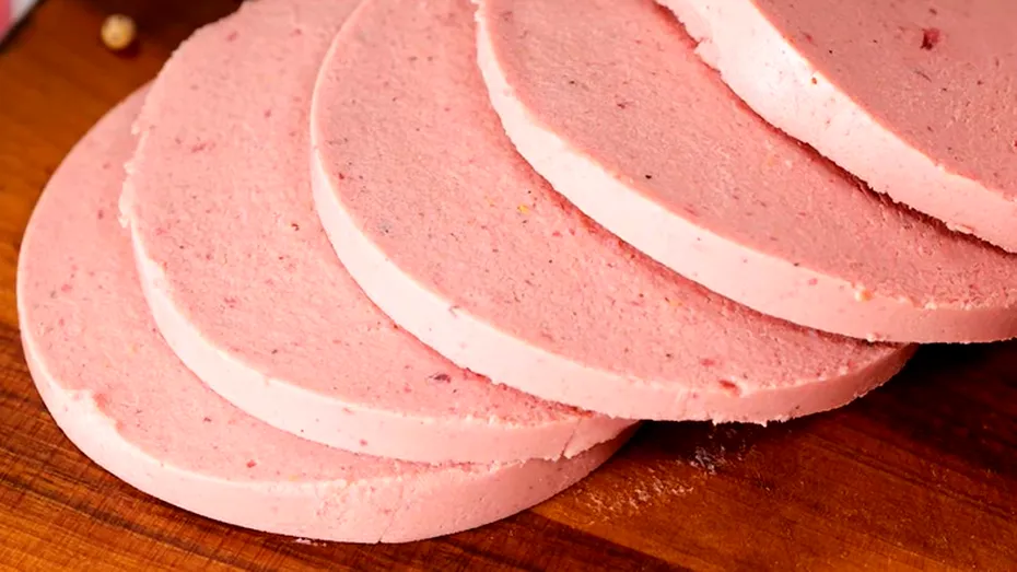 Piedone a dezvăluit ce conține, de fapt, parizerul de pe piață! Mezelul e consumat zilnic de români