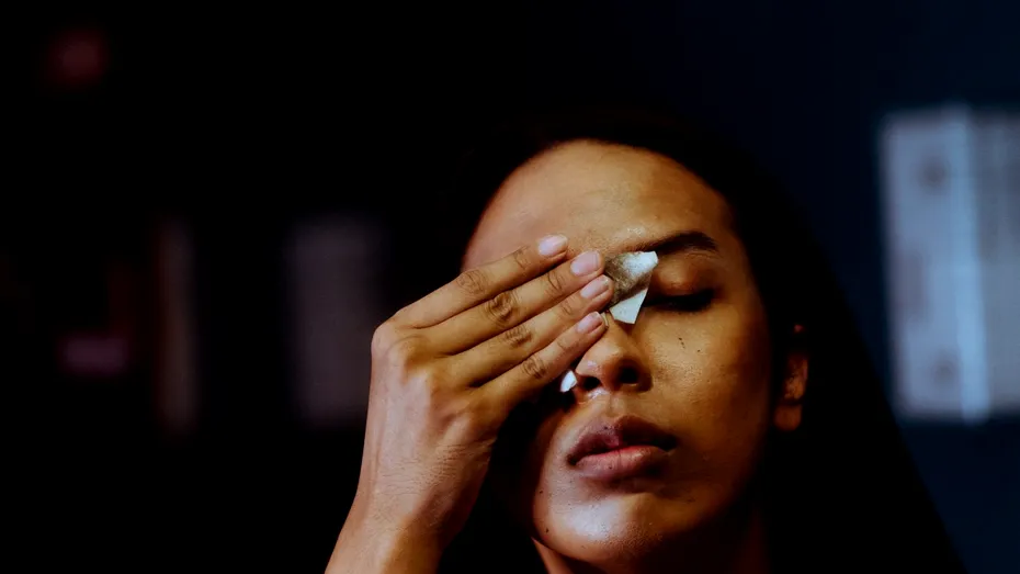 Șervețele demachiante: ce se întâmplă cu pielea ta când le folosești?