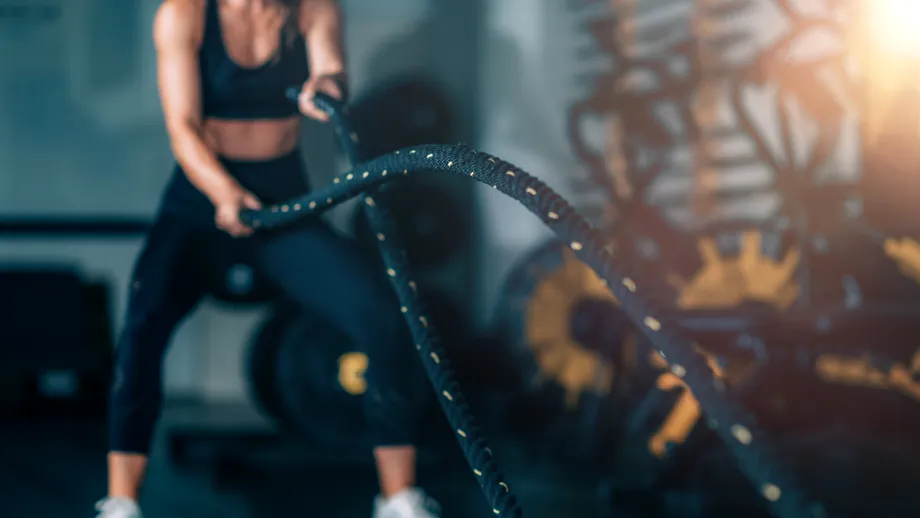 Mersul la sală în tinerețe reduce riscul de demență la bătrânețe