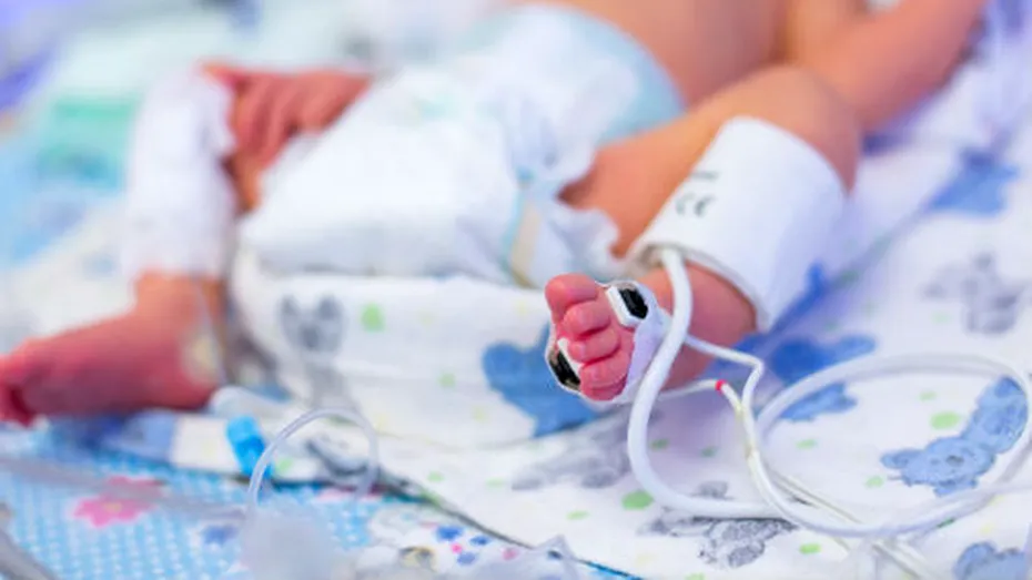 Gemeni născuţi la 6 luni, perfect sănătoşi datorită medicilor români şi a aparaturii medicale de ultimă generaţie