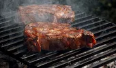 Cea mai periculoasă carne din lume! E nelipsită de pe grătarele românilor