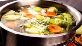 De ce nu este bine să arunci apa în care ai fiert anumite legume. Ce nutrienți pierzi fără să-ți dai seama