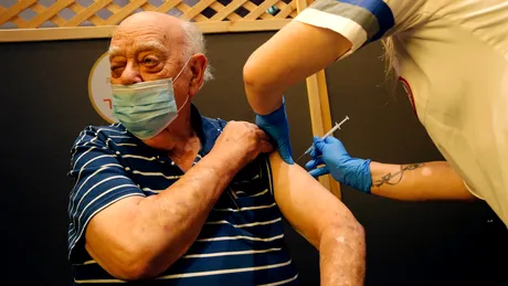 Ce a pățit un bărbat de 62 de ani, după ce a făcut 217 vaccinuri anti-COVID
