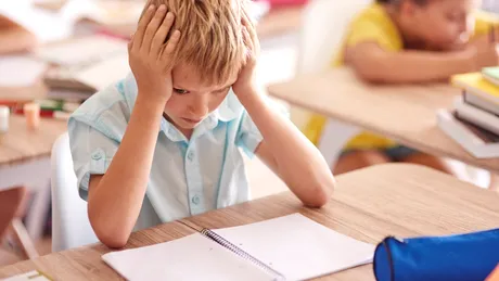 Cum pot fi prevenite suprastimulările senzoriale la școală. Soluții pentru profesori și părinți