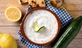 Rețeta autentică pentru tzatziki. Sosul grecesc care te va cuceri în această vară
