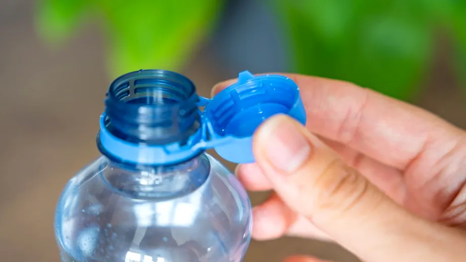 Care va fi prețul impus pentru sticla de apă de 500 ml din aeroporturi sau benzinării. Românii nu vor mai plăti sume uriașe