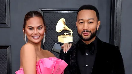 Cum arată Chrissy Teigen însărcinată a treia oară