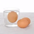 3 metode prin care îți dai seama că ouăle sunt stricate sau vechi, fără să le spargi