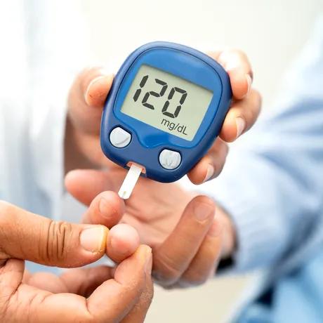 Diabeticii care iau această vitamină trebuie să fie atenți. Studiul care o leagă de o complicație ce poate deveni o urgență medicală