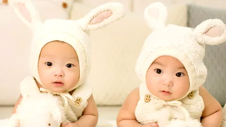 Vei naște gemeni? Vezi dacă este recomandată nașterea naturală și la câte săptămâni