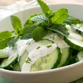 Salată răcoritoare de castraveți cu usturoi și mărar. E ideală pentru orice preparat