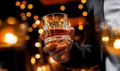 Consumi alcool doar ocazional? Ce se poate întâmpla cu ficatul fără să ai simptome