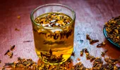„Sedativul natural” care curăță rinichii. Amestecul pe care să-l bei în fiecare seară dacă vrei să dormi mai bine, să ai o digestie fără probleme și să suprimi pofta de mâncare