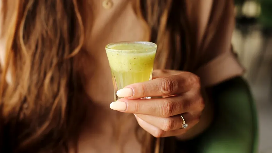 Băutura naturală cu condimente care poate ajuta femeile cu ovare polichistice. Cum funcționează și cum se prepară