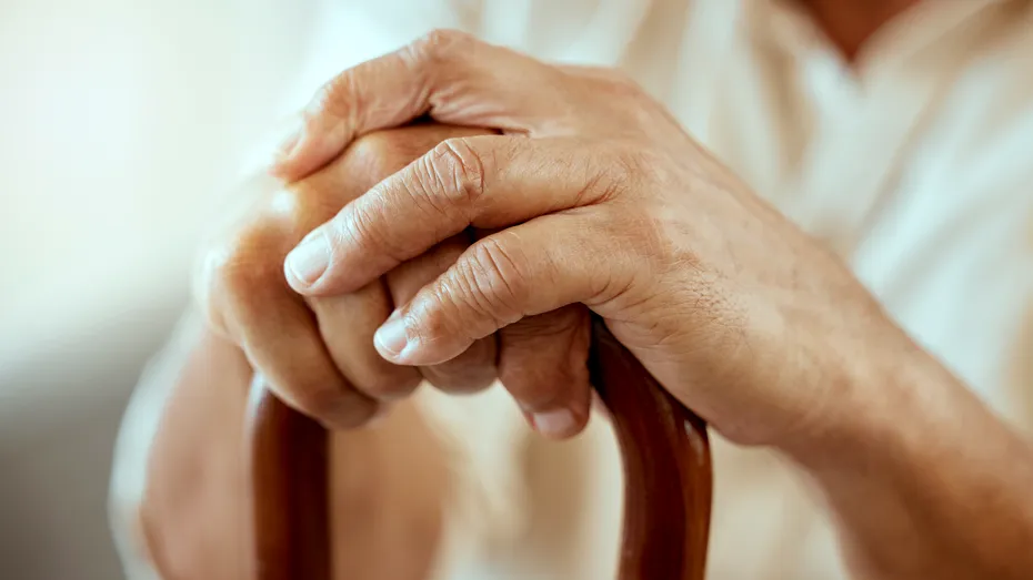 Dușmanul nevăzut care ne îmbolnăvește de osteoporoză. Nimeni nu se poate feri de el